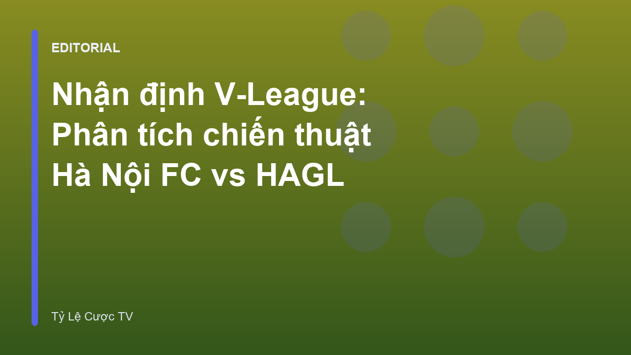 Cầu thủ Hà Nội FC và HAGL tranh chấp bóng trên sân